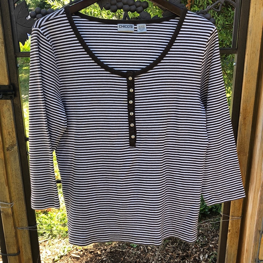 Chicos black and white scoop neck cotton blend tee size 2/12